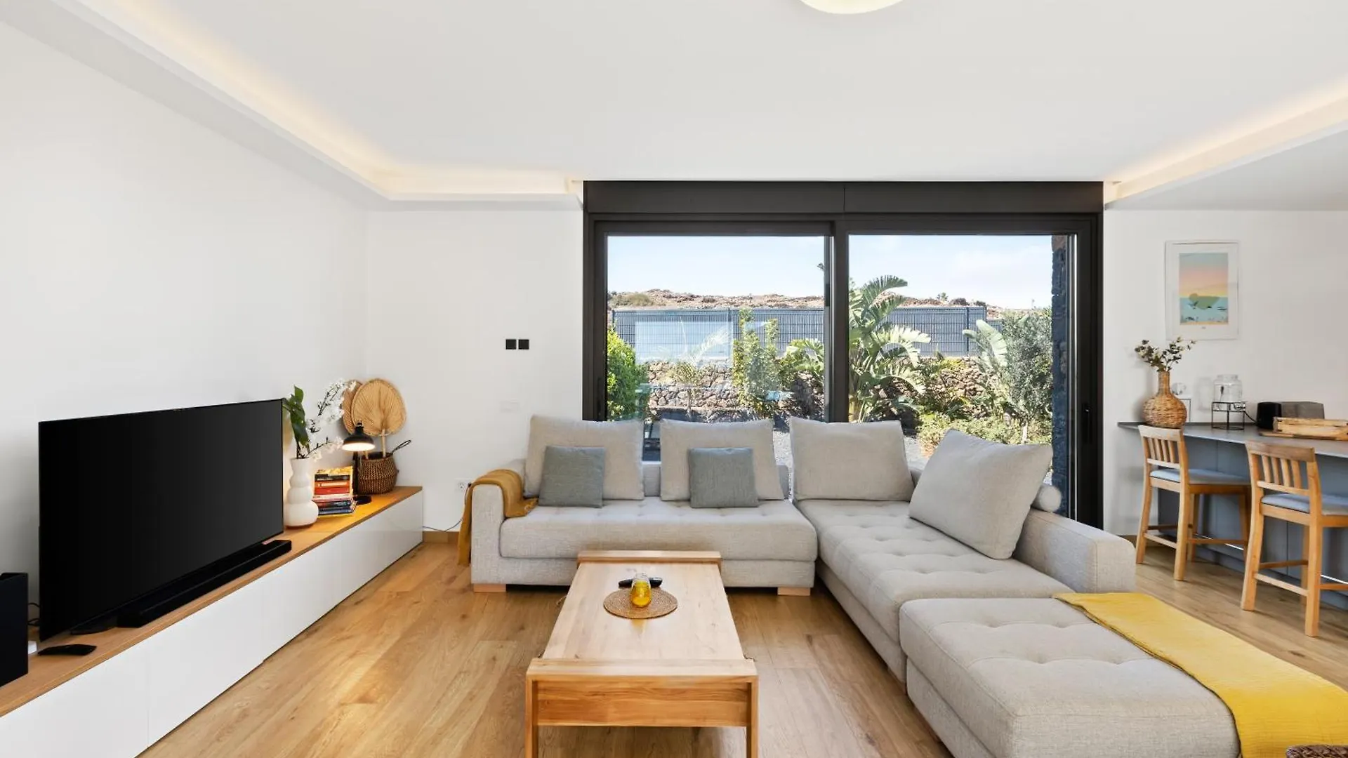 Villa La Tabaiba- Bright Open Spaces, Private & Heated Pool ラ・オリーバ 0*,  スペイン