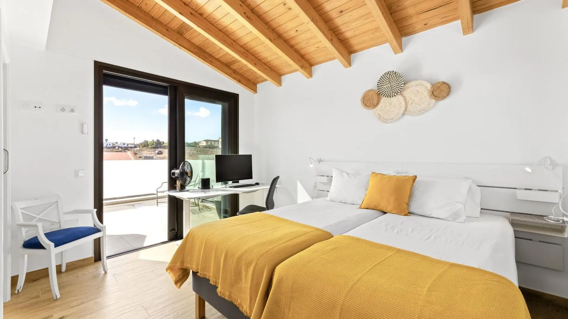 Villa La Tabaiba- Bright Open Spaces, Private & Heated Pool ラ・オリーバ 別荘