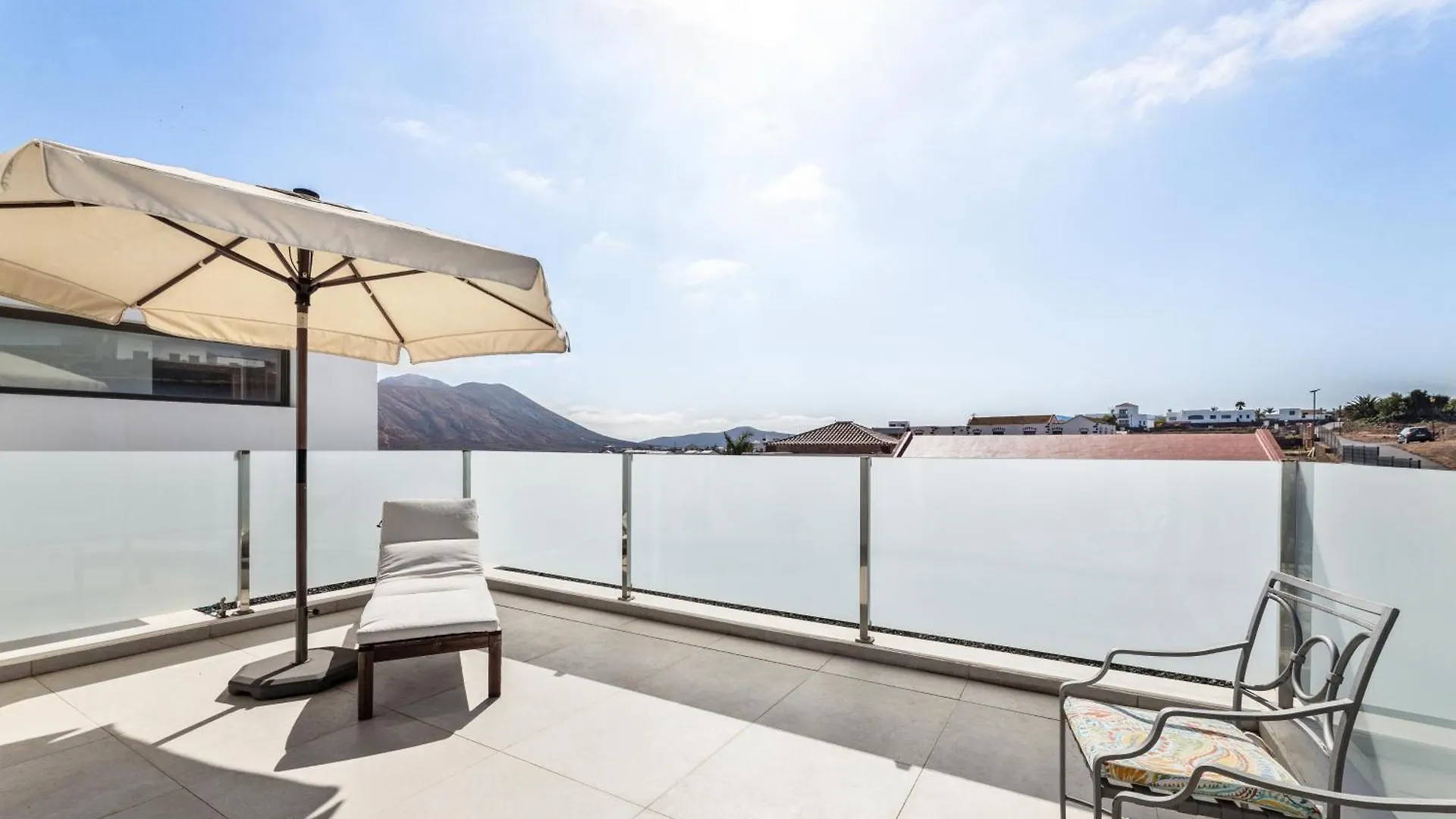 Villa La Tabaiba- Bright Open Spaces, Private & Heated Pool ラ・オリーバ 0*,  スペイン